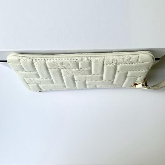 Nee HOBO International White Quilted Patent Glazed Leather Wristlet Wallet - Picture 4 of 12